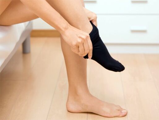 medias limpas ao tratar fungos na pel dos pés