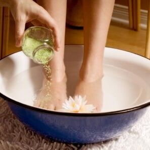 Durante o tratamento con fungos, cómpre lavar os pés con frecuencia. 