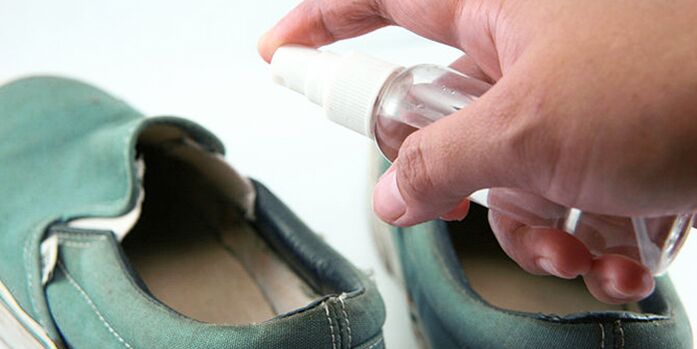 Desinfección de zapatos en caso de infeccións por fungos
